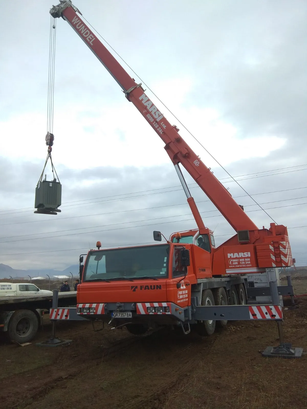 Повдигане на метална конструкция с автокран