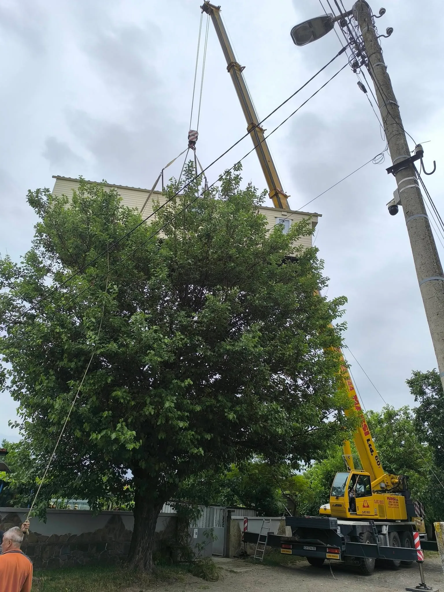 Повдигане на модулен елемент с автокран